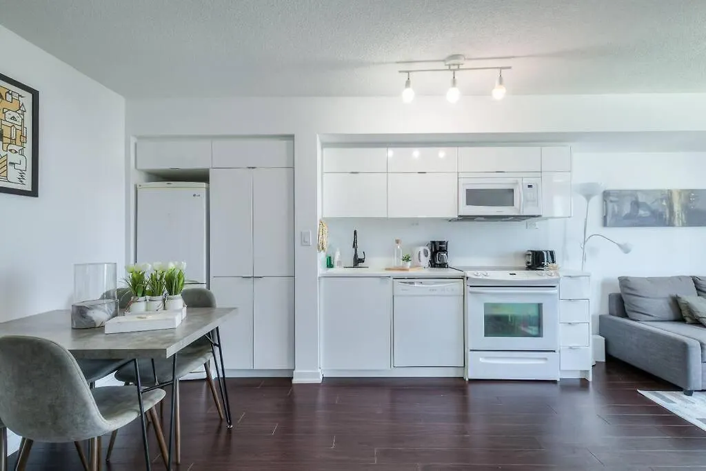 Trendy Downtown Getaway By The Water Apartment Toronto Canada